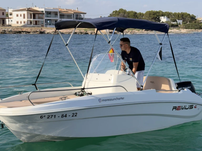 Remus Remus 450 open in s'Estanyol de Migjorn on SamBoat