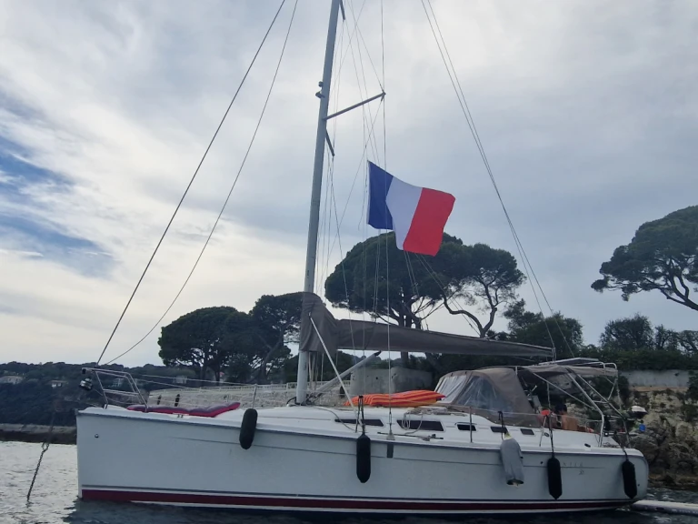 Bareboat Rental Sailboat Hunter with a boat licence