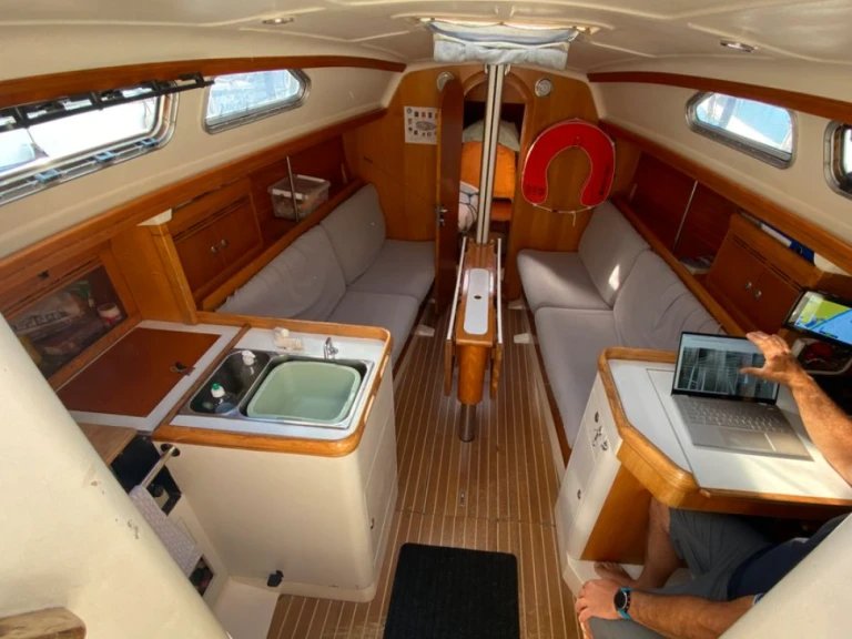 Sailboat for rent Gruissan at the best price