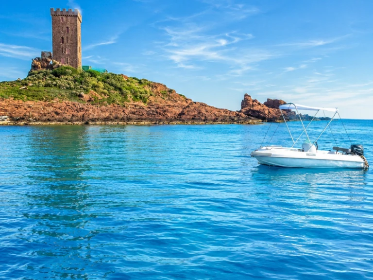 Boat rental Jeanneau Cap Camarat 515 in Saint-Raphaël on Samboat