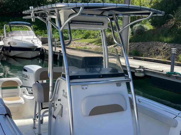 Bareboat Rental Motorboat Key-West with a boat licence