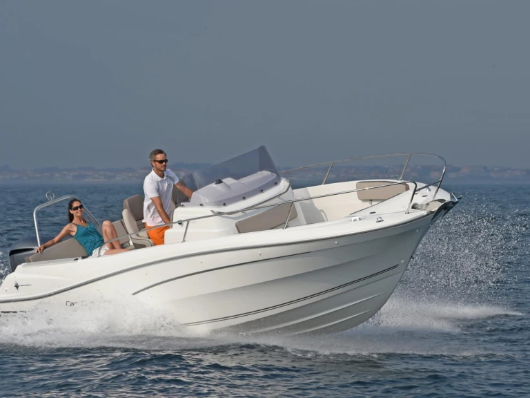 Motorboat for rent Carnon-Plage at the best price