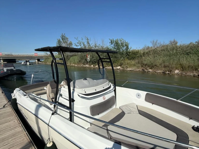 Motorboat rental with or without captain Jeanneau Carnon-Plage