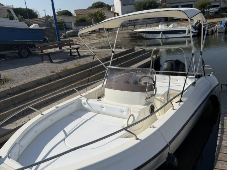 Bareboat Rental Motorboat Ranieri with a boat licence