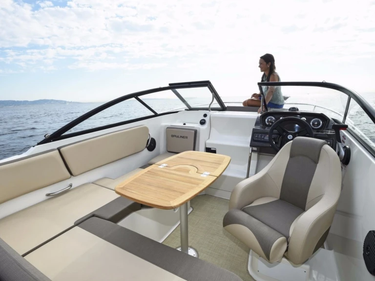 Rent a Bayliner VR6 Marseille