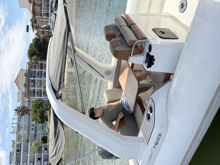 Boat rental Zodiac Medline 7.5 in Arcachon on Samboat