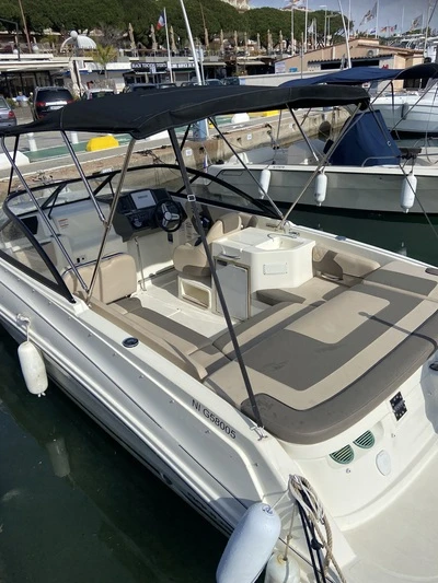 Rent a Bayliner VR6 Marseille
