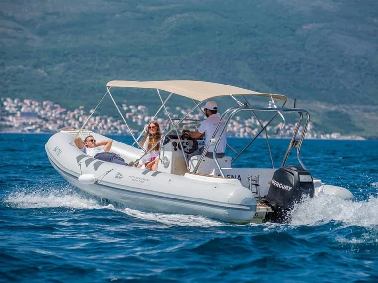 Rent a Stingray-Boats Stingray Predator 640 Tivat