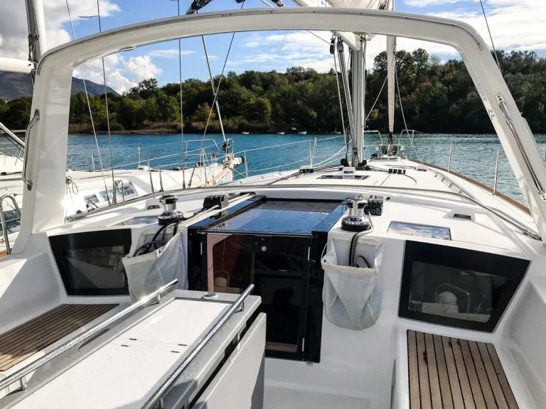 Rent a Bénéteau Oceanis 45 Mrčevac