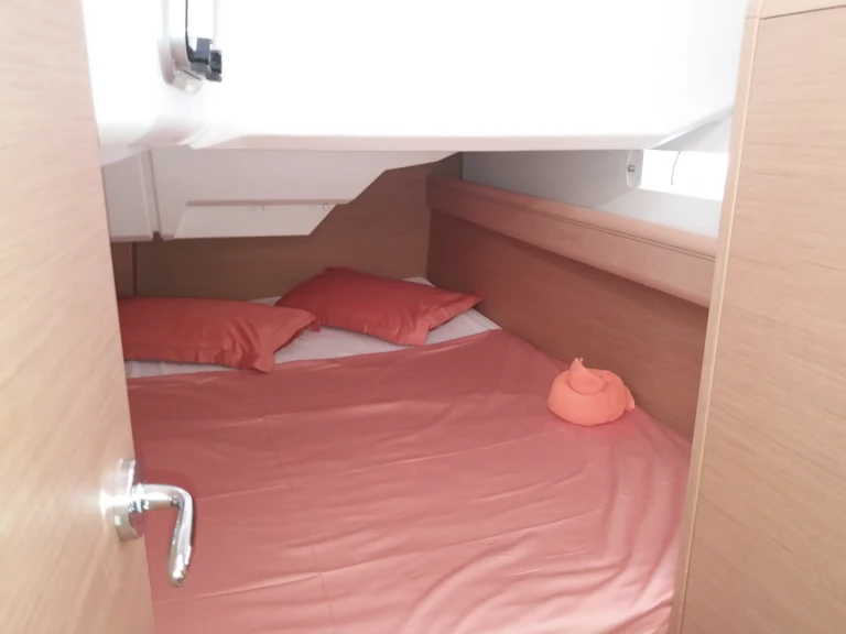 Sailboat for rent Le Marin at the best price