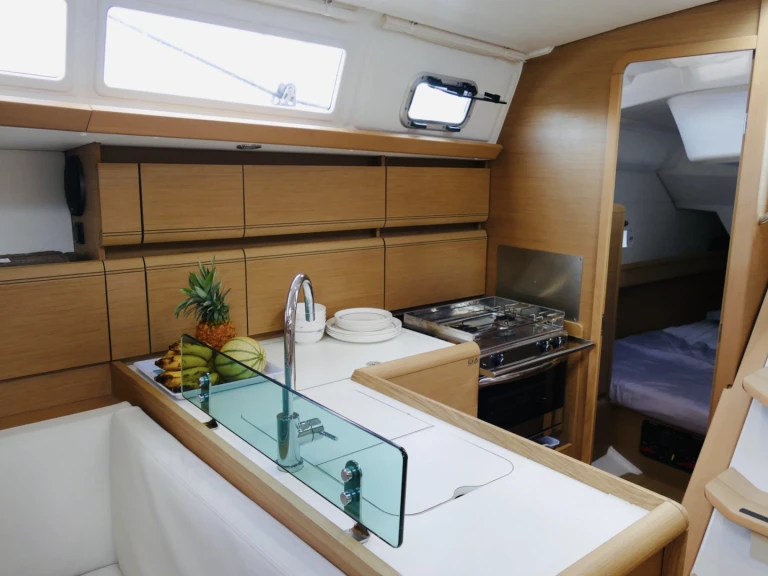 Jeanneau Jeanneau Sun Odyssey 389 in Le Marin on SamBoat