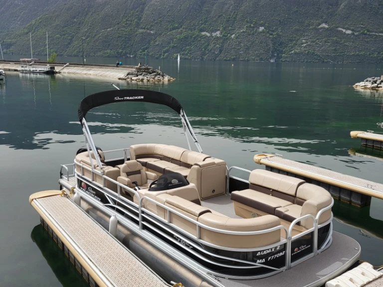Boat rental Tracker Marine LLC Sun Tracker Party Barge 22 in Aix-les-Bains on Samboat
