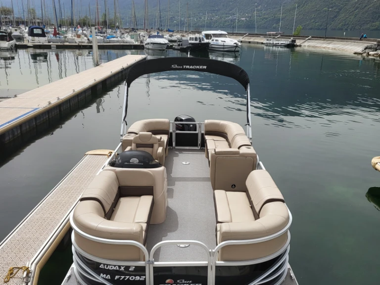 Motorboat rental with or without captain Tracker Marine LLC Aix-les-Bains