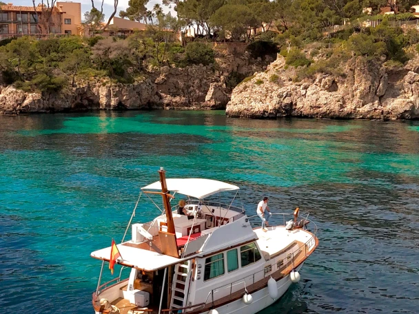 Bareboat Rental Motorboat Myabca with a boat licence