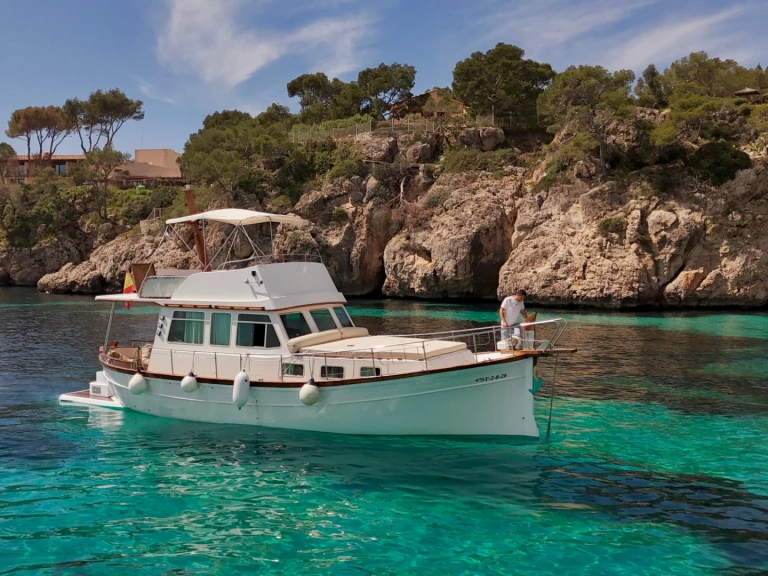 Motorboat for rent Palma de Mallorca at the best price
