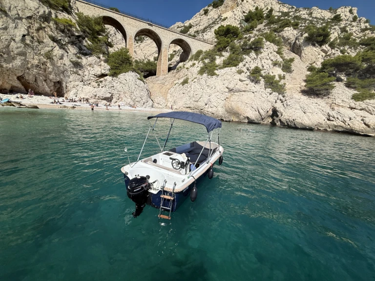 Boat rental Prusa Marine Prusa 450 in Marseille on Samboat