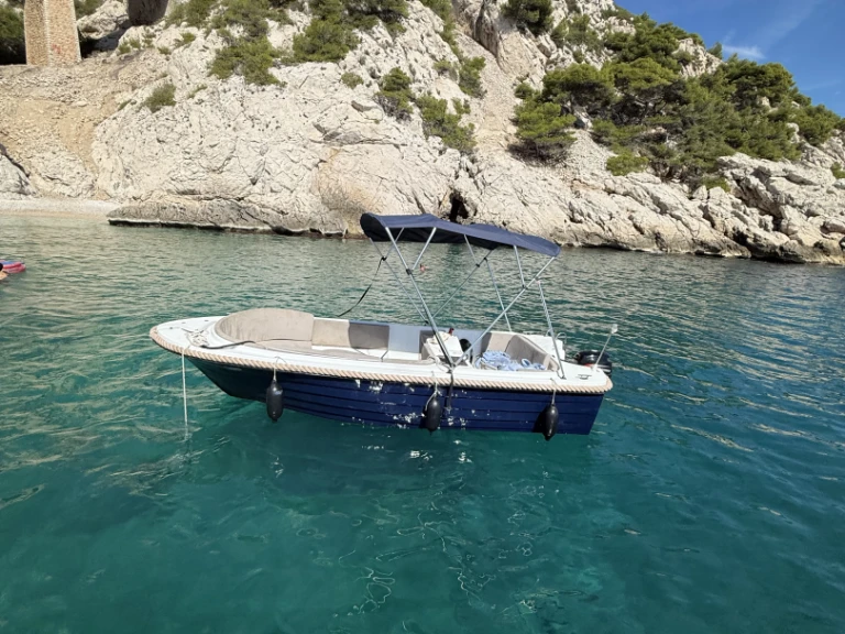 Bareboat Rental Luxury Yacht Prusa Marine with a boat licence