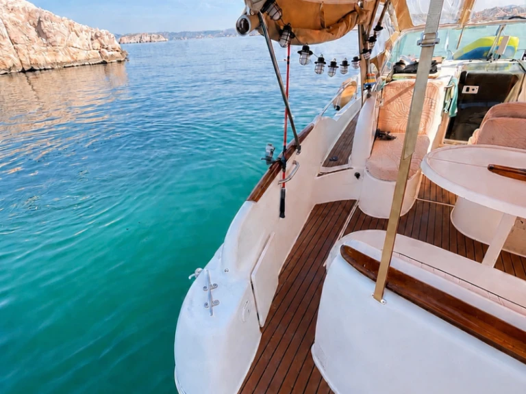 Jeanneau Leader 805 in Marseille on SamBoat