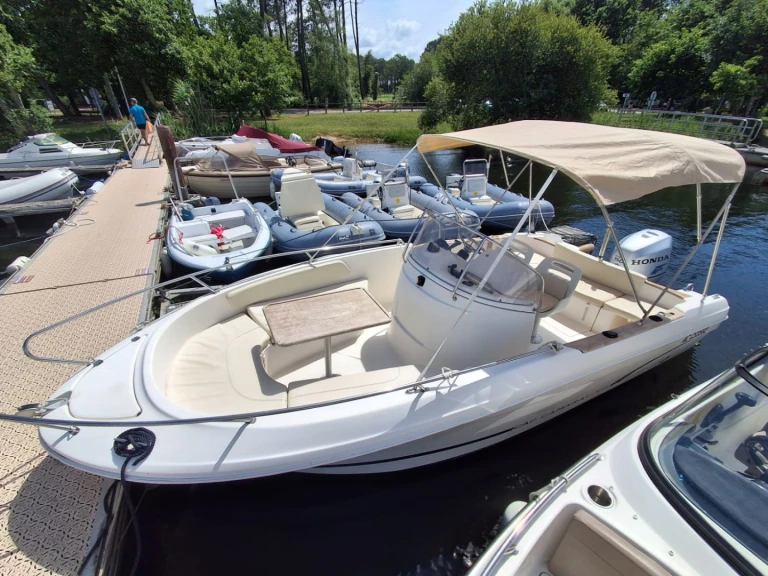 Jeanneau Cap Camarat 625 charter bareboat or captained in  Sanguinet