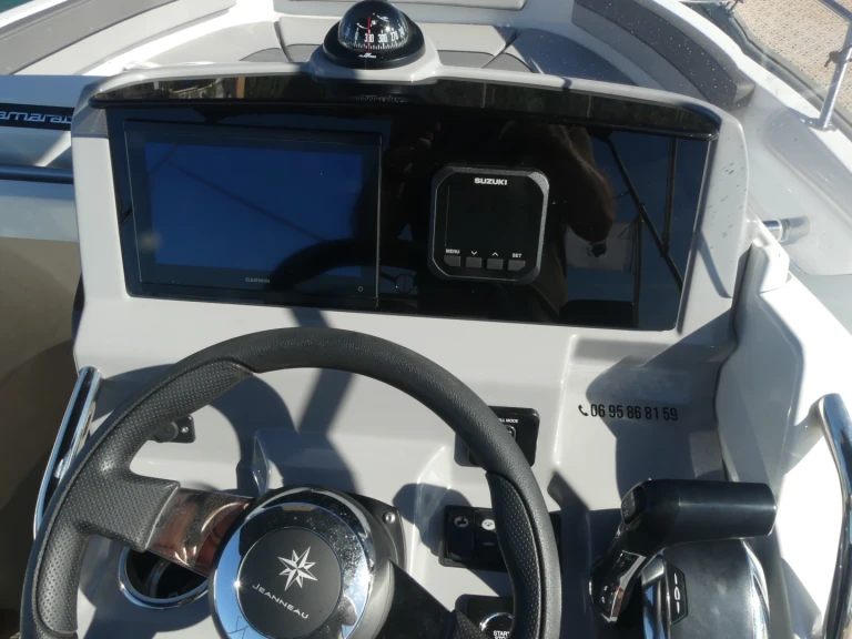 Yacht charter Porto-Vecchio cheap Cap Camarat 6.5 CC Serie 3