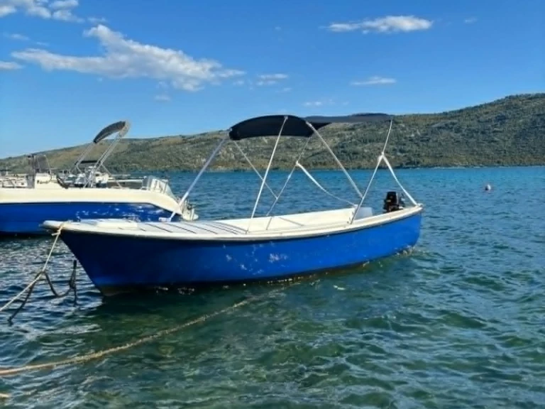 Motorboat for rent Poljica at the best price