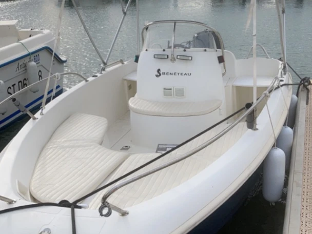 Motorboat rental in France - Bénéteau Flyer 500 Open
