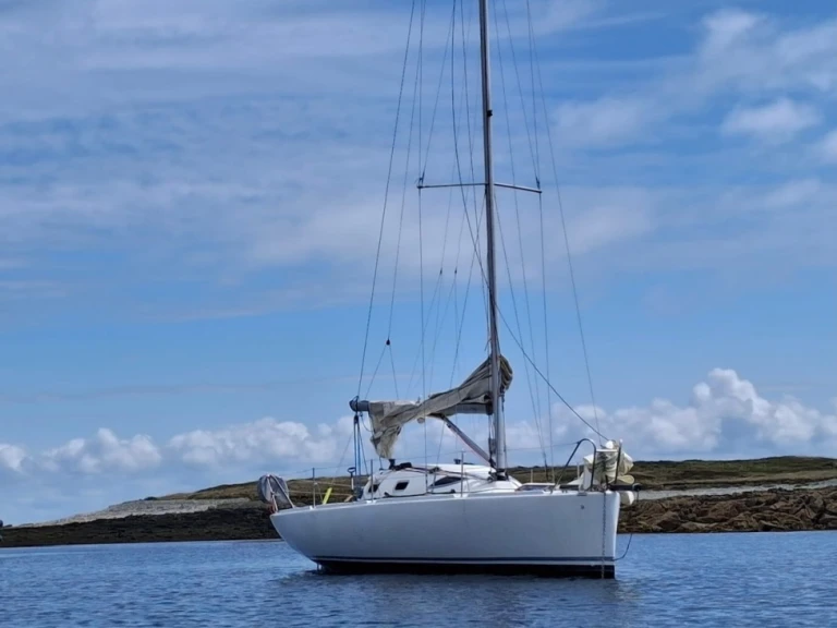 Pogo Structures Pogo 8.50 charter bareboat or captained in  Loctudy