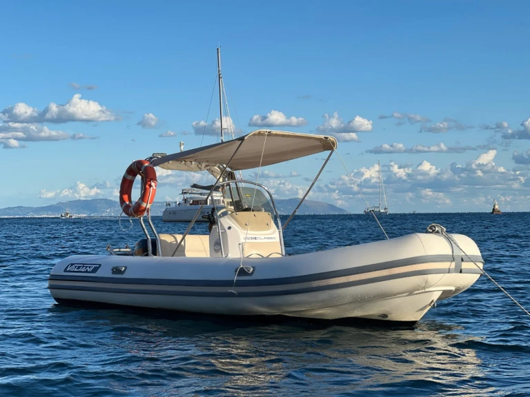 Rent a Valiant Valiant 550 Classic Torre Annunziata