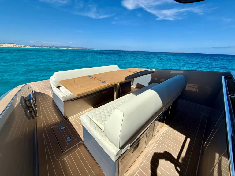 Boat rental Solaris Power Solaris Power Open 40 in Spain on Samboat