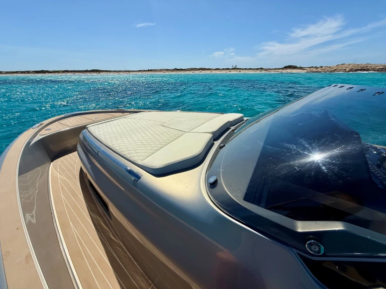 Bareboat Rental Motorboat Solaris Power with a boat licence