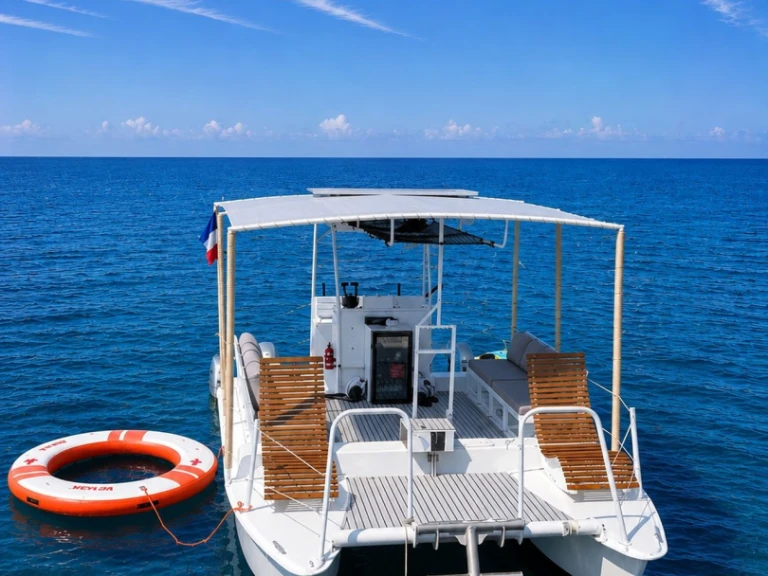 Yacht charter Golfe-Juan cheap Catabarge