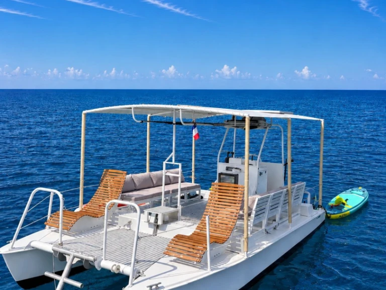 Catamaran rental in Golfe-Juan - Capados Catabarge
