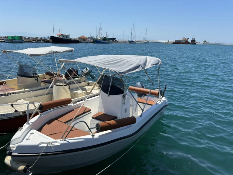 Motorboat for rent Néa Moudhaniá at the best price