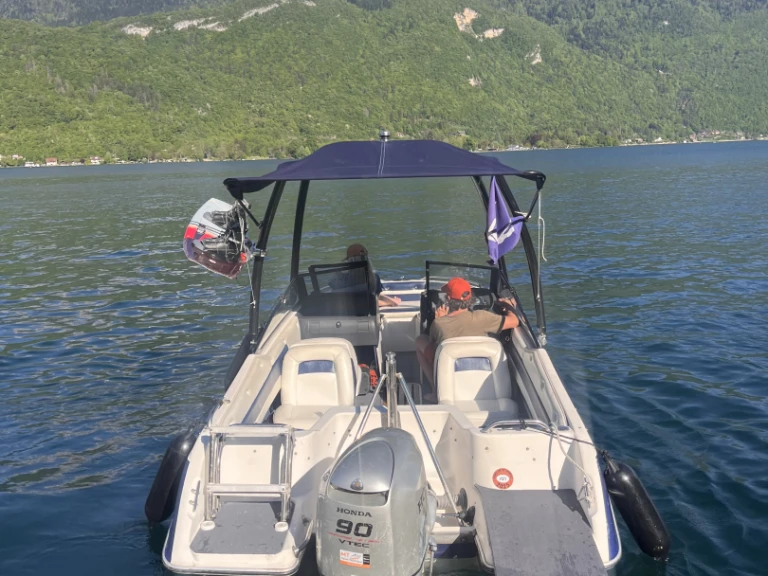 Bareboat Rental Motorboat Sunbird with a boat licence