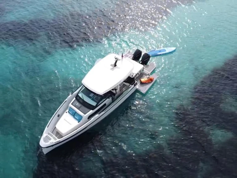 Boat rental Saxdor Saxdor 320 GTO in Golfe-Juan on Samboat