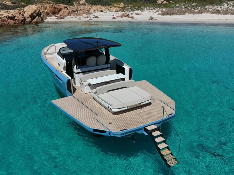 Bareboat Rental Motorboat BELLINI with a boat licence
