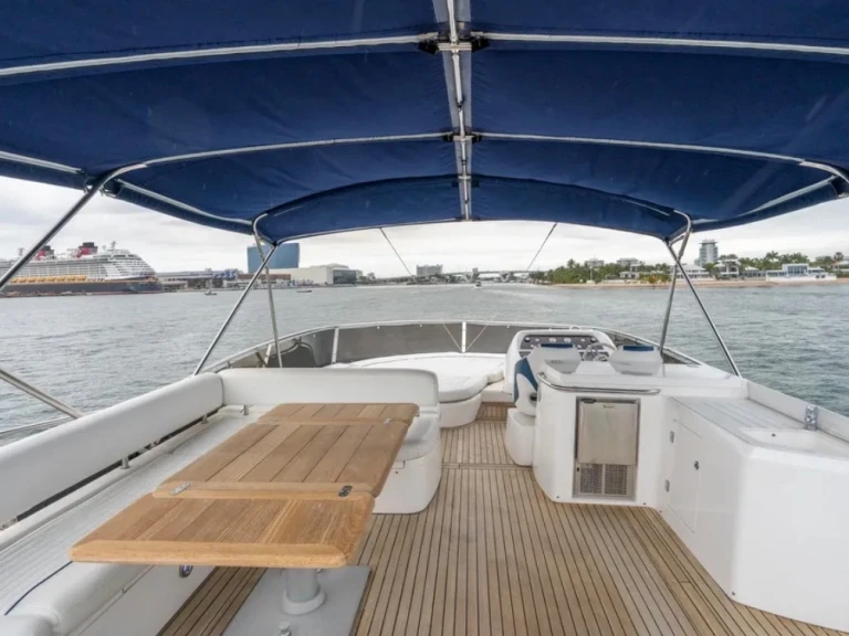 Luxury Yacht rental in Miami - Sunseeker Manhattan 80