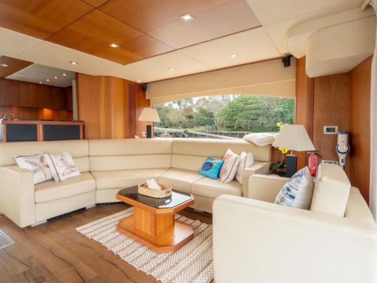 Boat rental Sunseeker Manhattan 80 in Miami on Samboat