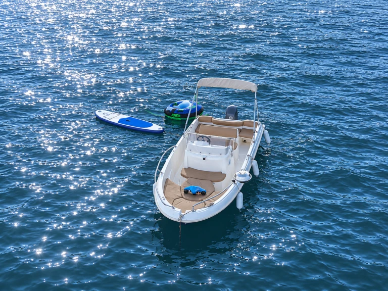 Motorboat rental in Marseille - Jeanneau Cap Camarat 5.1 CC Style