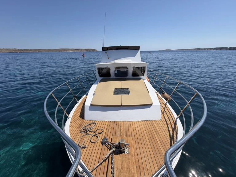 Motorboat for rent Gozo at the best price