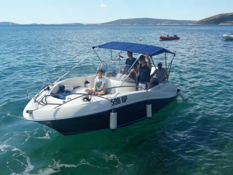 Boat rental Quicksilver Quicksilver 635 Commander in Split on Samboat