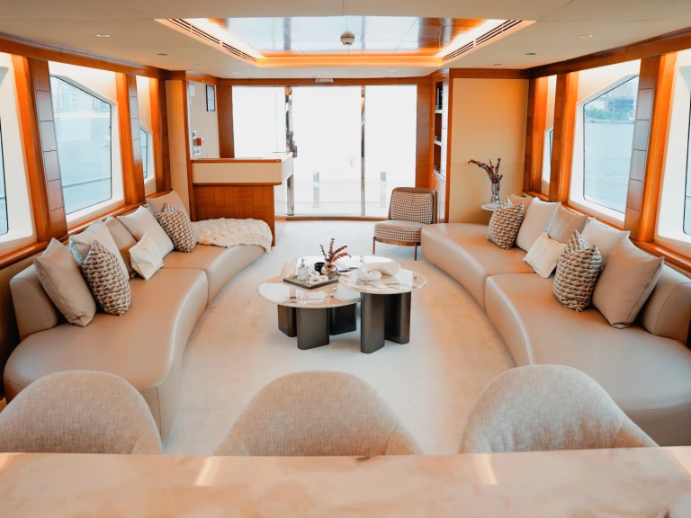  Luxury Motor Yacht X35 in Dubai Marina on SamBoat