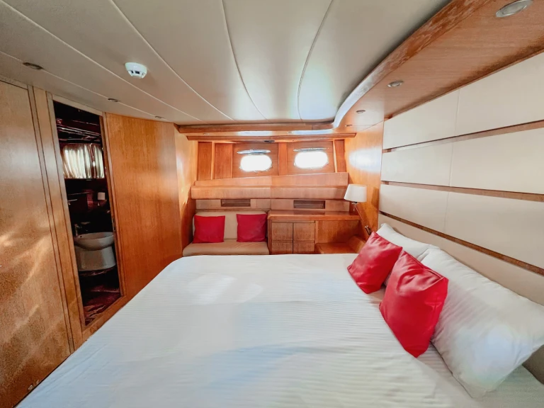 Yacht charter Dubai Marina cheap Luxury Motor Yacht X16