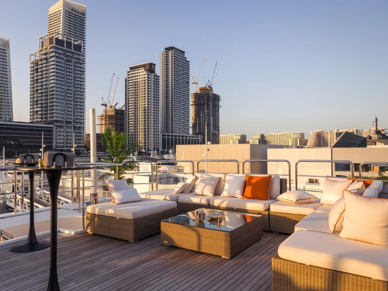 Rent a  Luxury Motor Yacht B Dubai Marina