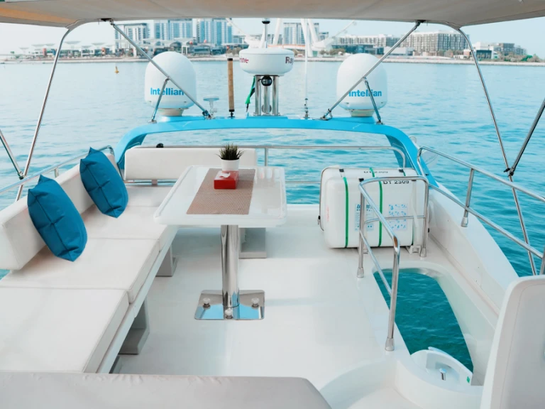 Boat rental Azimut Azimut 50 X33 in Dubai Marina on Samboat