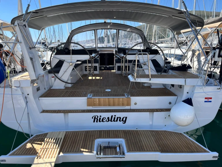Sailboat for rent Seget Donji at the best price