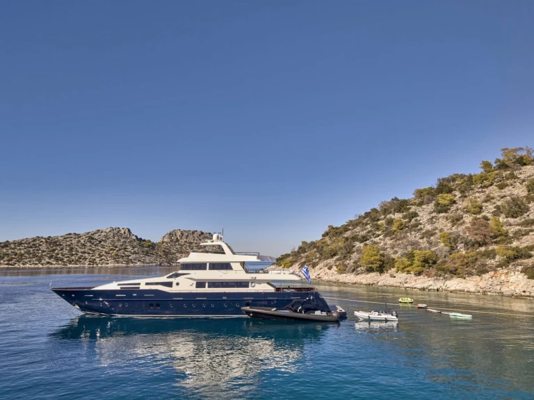 Luxury Yacht for rent Piraeus at the best price