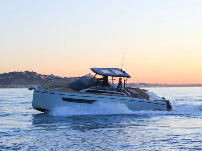 Rent a  Nuva M11 Cabin Sitges