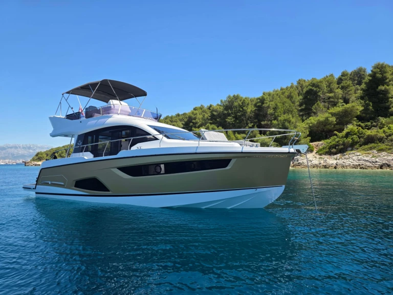Luxury Yacht rental with or without captain Sealine Kaštela