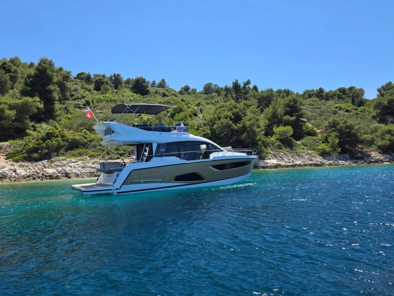 Bareboat Rental Luxury Yacht Sealine with a boat licence